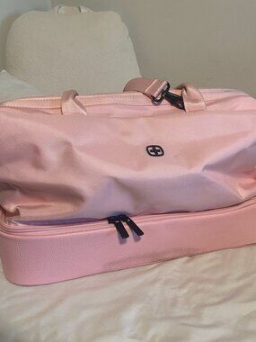 Baby Pink Weekender Duffel w/ Shoe Compartment – Carry-On Travel Bag (Like New)